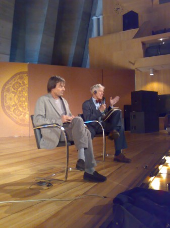 Nicolas Hulot et Lester Brown pendant la conférence de presse 14df31c8edc6897f22f2bcb688c1a416.jpg